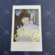 Zuo Qihan's own signature taking photos of friends with 3 inch stars should help them around