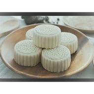White Lotus Snowskin Mooncake Bundle 2 Boxes/ Preorder Available chat with us