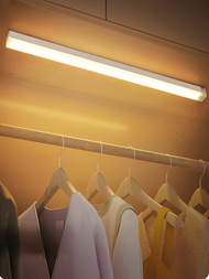 1個abs壁櫥燈,無線運動傳感器led夜燈,白色和暖色燈條,磁吸式可充電基座,適用於走廊,廚房,櫥櫃,樓梯,衣櫥和家居裝飾燈,尺寸有10cm,20cm,30cm和50cm,夜燈
