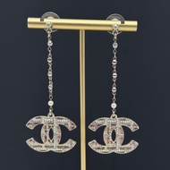 Chanel 垂吊粉色Tweed 款設計水鑽珍珠雙C耳環 XB969