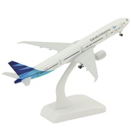 Solid Alloy Airplane Model Boeing B777-300er Indonesia Garuda Airliner Airliner Gift Ornaments with 