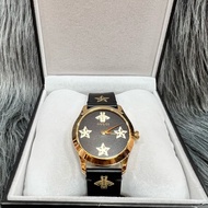 Gucci YA1264055 金色 蜜蜂 星星 黑面 38MM 手錶 腕錶 精品錶