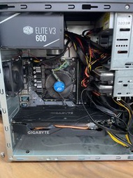 電腦主機