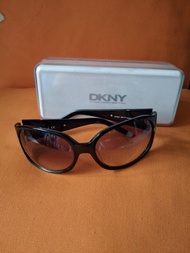 DKNY 黑色太陽眼鏡