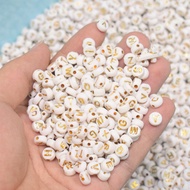 Ada Stok Manik Abjad 4x7mm Latar Belakang Putih Huruf Abjad Inggeris Manik Longgar Akrilik 26 Huruf 