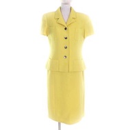 狀況極佳的 CHANEL Vintage 97C P08919，100% 真絲襯裡，Coco Mark 紐扣，短袖外套和裙子套裝，黃色，42 碼，法國製造，正品，女款。
