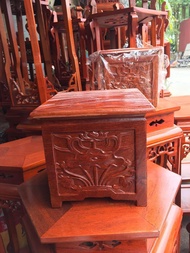 nhất sơn đặt bát hương trên ban thờ gỗ hương loại mặt 18x 18 cm