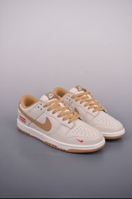 Nike SB  Dunk Low Supreme