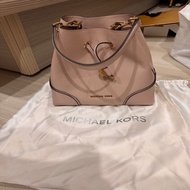 MICHAEL KORS MK 真皮抽繩水桶包 裸粉色 金扣 肩背/斜背兩用