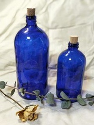 【無限魔法舖】藍色玻璃瓶~贈附軟木塞、塑膠瓶蓋/台灣製造1000ml /自製藍色太陽水/零極限藍色玻璃瓶/#荷歐波諾波諾