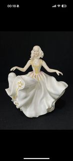 皇家道爾頓陶瓷雕像公仔Royal Doulton HN2734 Sweet Seventeen Made in England Figurine 7 1/2" Tall