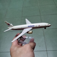 PASSENGER PLANE MODEL MALAYSIA A380