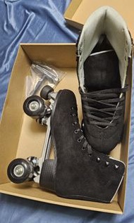 滾軸溜冰鞋42號 及護踭，護膝套裝
