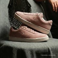 Women's WMNS NIKE COURT VNTG PRM Casual Sneakers, Low-Top, CZ7930-600