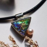加拿大彩班石Ammolite-925純銀包鑲項鍊-藍紫綠色三角墜