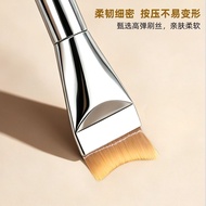 ❤❤❤❤✨Curved Ultra-Thin Fishtail Foundation Brush Light Thin Seamless Concealer One-word Mask Brush N