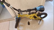 兒童黃色自行車