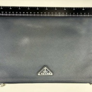Prada Saffiano 手拿包