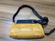 France Lipault Paris 芥末黃x黑拼色真皮斜揹包 Crossbody Bag⁠