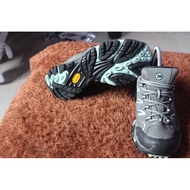 "Merrel" outdoor hiking shoes are sturdy, flat, curly soles. Size 37,5 insole 240