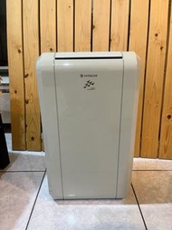 ✨日立 除濕機 外觀9成新。6L HITACHI RD-12CG 能源效率🌟等級一級 可乾衣。下雨天開開啟除濕機，保持室內乾燥不發霉。 顏色：灰色