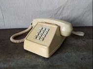 「601-P 型」按鍵電話機(象牙白) — 古物舊貨、美式風格、早期古董家電收藏