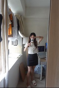 灰色絨毛包臀半身裙