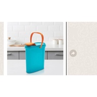 Tupperware beverage buddy  tumbler 1.9L (1)