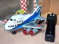 70年代日本製造首版 ＞先下拍 才回覆ㄑ全日空 航空 747 波音珍寶客機 飛機 四引擎"閃燈" 遙控玩具車 更稀少線控 遙控車 前後轉彎 電動車 6.5" 1st ver. 70s Made in 