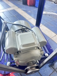 เครื่องคั้นน้ำ/บีบอ้อยชนมอเตอร์ 1/2 แรงม้า(0.5HP) โครงเหล็กหุ้ม Stainlessลูกบีบเป็นเหล็กหล่อเหนียว ย