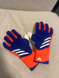 Adidas Predator Pro守門員手套