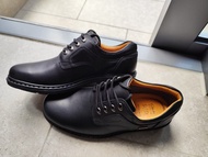 37折虧賣Clarks 男士黑色防水皮鞋gore tex rockport