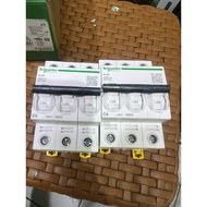 MCB IC60N SCHNEIDER 3P 4A A9F74304 ORIGINALOriginal