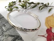 999 Solid Silver Flower Cut Bangle. 999足银批花手镯.