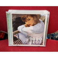 CD. TAYLOR SWIFT 1989 TAYLOR'S VERSION PLUS FHOTO (GREEN - EDITION)