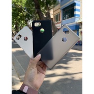 Google Pixel 2XL silicon case has 3 colors