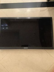 Set of Samsung Flatscreen TV, Phillips Soundbar and Phillips Subwoofer