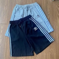 Adidas三葉草專櫃長青款三槓排扣運動休閒短褲