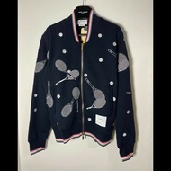 Thom Browne 海軍藍網球拍刺繡拉鍊飛行員外套 2碼