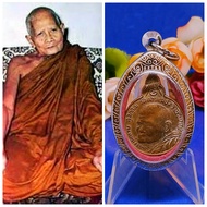 泰国108位高僧之一及泰国北部七大阿罗汉高僧之一,森林派阿罗汉智勇双全高僧;龙婆元(源)身法相老铜牌,已包好精美花边不锈钢佛牌壳Super Famous Master Lp Waen Rian