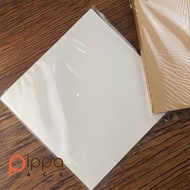 กระดาษรองเบเกอรี่ ไม่พิมพ์ลาย ไซส์ 6x6 นิ้ว (แพ็คละ 100 ใบ) | กระดาษห่ออาหาร กระดาษรองขนม กระดาษรองเค้ก กระดาษห่อ