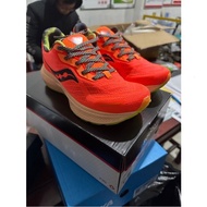 High quality sports shoes Saucony Triumph Orange Yellow Shock Absorption Sneakers Running shoes