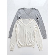 INFINITY : V-Neck Knit (V-Neck) Thin Long-Sleeved Knitted Shirt With A Design That Makes The Neck Lo