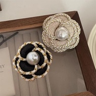 Vintage camellia pearl brooch, fashionable vintage chest flower temperament, clothing accessories Pi