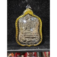 Phor Tao Sai 主要入料Archan Foil 骨灰，骨块，法坛起运数枚全能经文手刻符管，多种稀有圣料，阿赞宋特及多位法力高强师父联合加持开光。