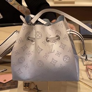 [Delivery Within 24 Hours] LV Female Bag Louis Vuitton BELLA New Style Hollow Gradient Bucket Should