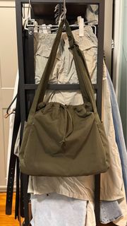Uniqlo C 單肩包 unisex  (military green)