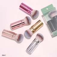 MEILINDA แปรงปัดแก้มพกพา Shiny pocket Brush ไซส์ SL (MC4280)