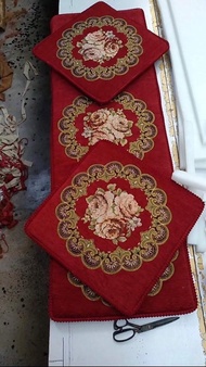 Bộ 3 thảm trải ghế gỗ Nỉ nhung thêu hoa văn bên trong lót lớp bông cao cấp Mặt sau lót cao su trống