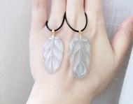 【純翠】天然翡翠 冰玻種畢業級白冰藍冰玻璃葉子18K金釦頭 附證